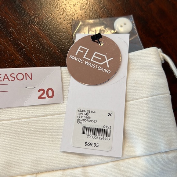 NWT Lane Bryant The 4-Season Capri - White - Size 20 - Picture 3 of 4